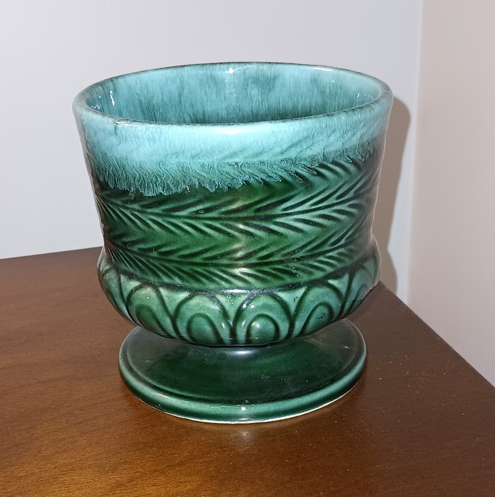 Hull Pottery USA F84 Drip Glaze Ceramic Planter